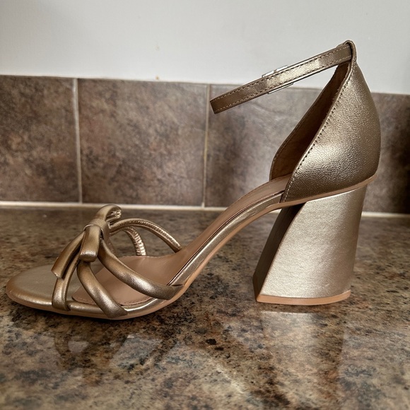 Dainty Bow Metallic Leather Block Heel Dress Sandals - Picture 4 of 8